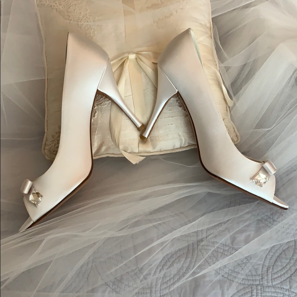 💍🥂 Stuart Weitzman Peep Toe Heels - Picture 2 of 8